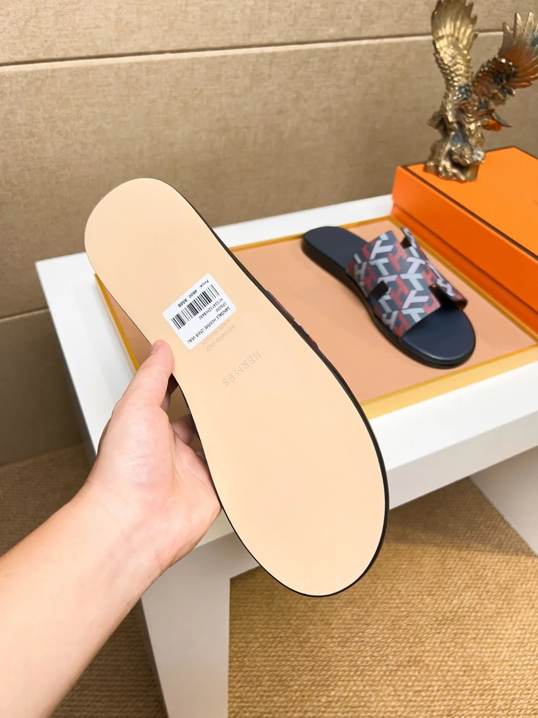 Men's clothing and shoes 💰280 💅💅💅 new arrival. Hermes Hermes official website latest counter synchronized new oran color leather H slippers, the original Paris version flew back to the original model and opened the mold to make it perfectly🍌The highest quality Sincerity, you can enter and leave the counter at will [Deyi] The upper is made of original customized  colored palm prints, crocodile print, ostrich print, colored cow leather, colored cow suede, 🤔 horse hair, 🥳 colored diamonds, 🥰 3D printing, and other genuine leather slippers, imported cow pattern foot pad lining, Italian  latest original genuine leather combination outsole Code number: 38-48 (customized at 46.47.48) Can be made into picture combination sole with genuine leather pattern and ordinary molded outsole